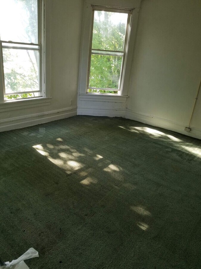 Photo - 2 Bdrm 1 Bath 2nd Floor Unidad 137 E Wallace #3