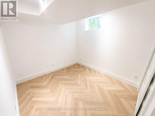 Photo - 328 Rusholme Rd Unit lower