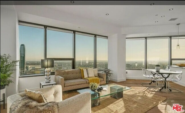 Building Photo - 1100 Wilshire Blvd Unit 1911