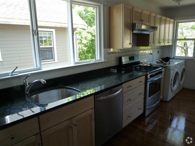 Building Photo - 17 Milton St Unit 2 Rental