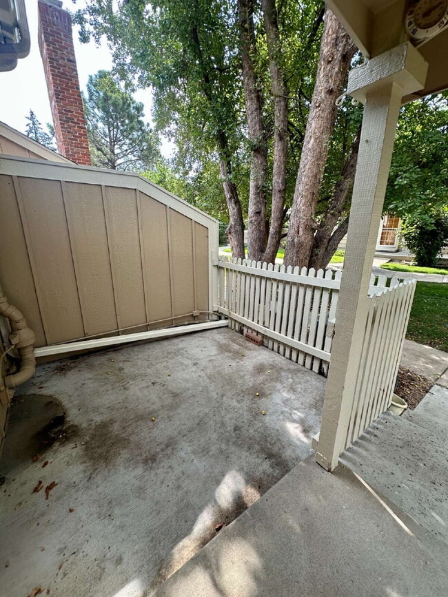 Photo - Don't Miss out on this 2 Bed +Loft Townhome in Northpark Available August 14th, 2026! Unidad D