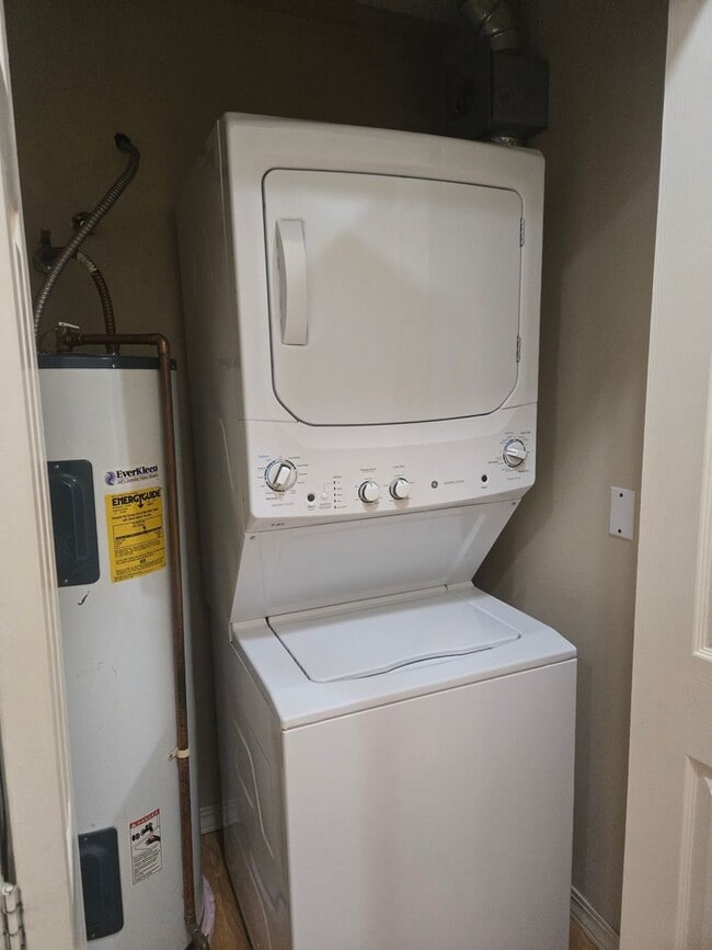 Photo - For Rent – Spacious 3 Bedroom Condo in Promenade Condos