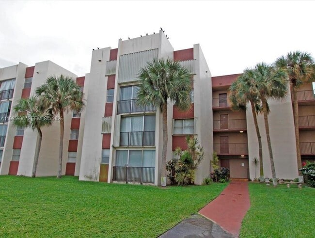 Building Photo - 9411 SW 4th St Unit 308