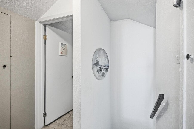 Photo - "Cozy & Efficient 1-Bedroom Retreat Steps ... Unidad A