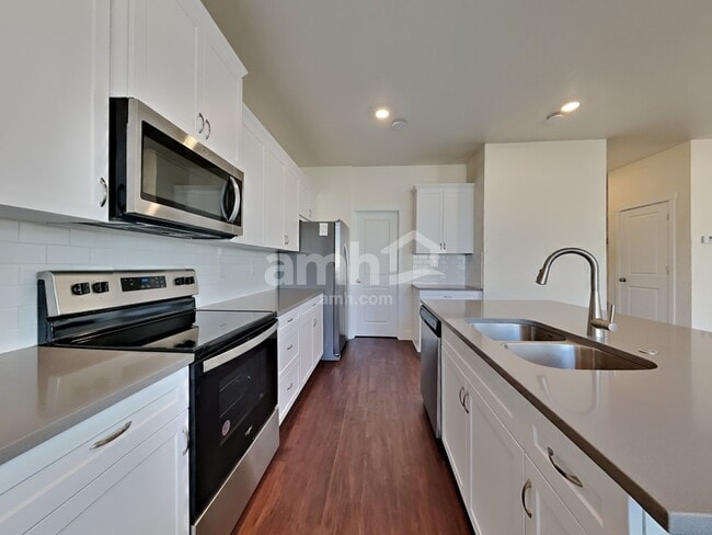 Photo - 9480 Clancey St