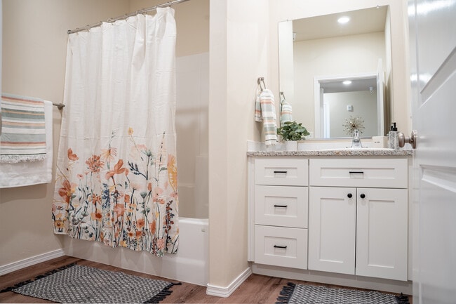 Large bathroom - Skyline Apartments, LLC