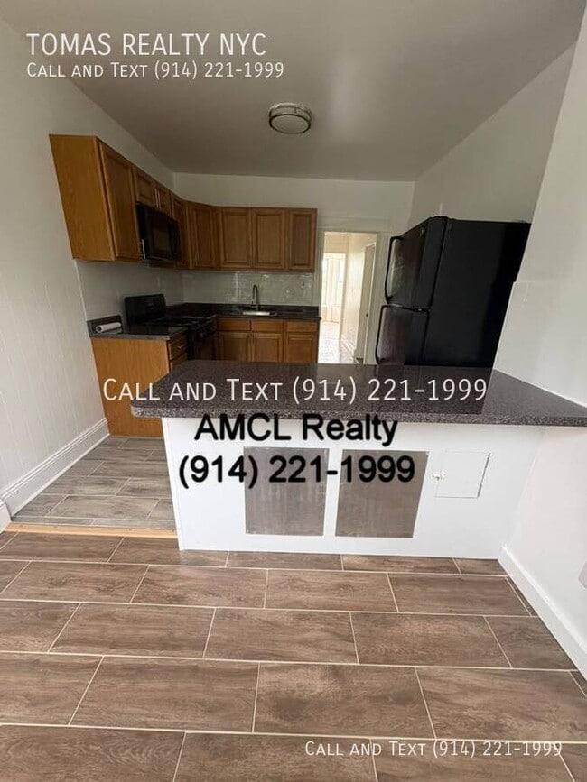 Building Photo - 143 Voss Ave Unit 3