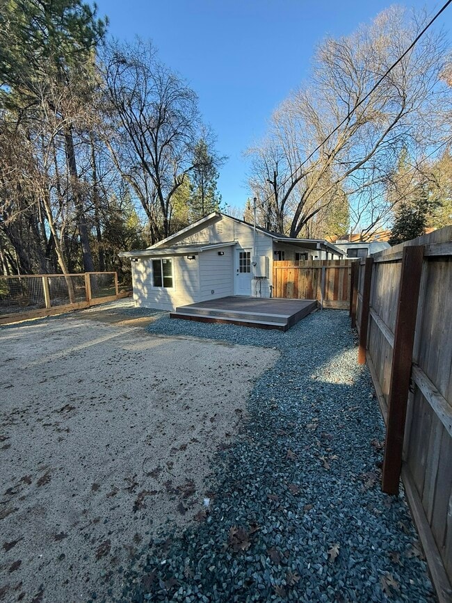 Photo - 204 Lambert Ln