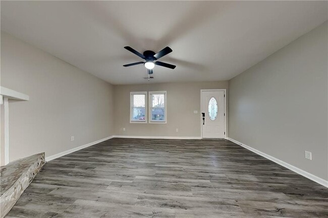 Photo - 2513 Mistletoe Ln SW