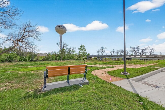 Building Photo - 10719 Mason Rd Unit 40