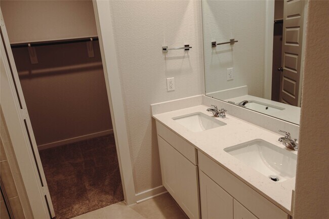 Photo - 8586 Blueberry Ash St