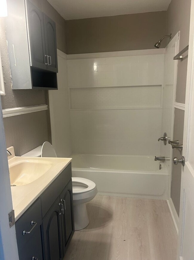 Photo - 816 W 42nd St