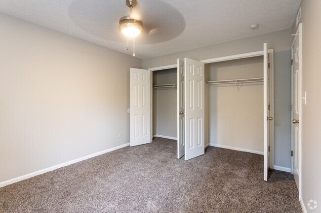 2BR, 2BA - 1,000 SF - Bedroom