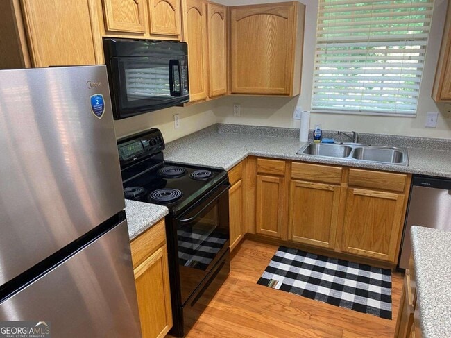 Photo - 2858 Parkway Close