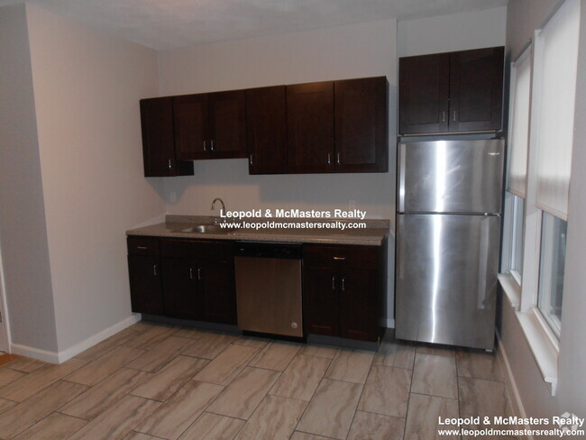 Building Photo - 102 Sydney St Unit 2ST Rental