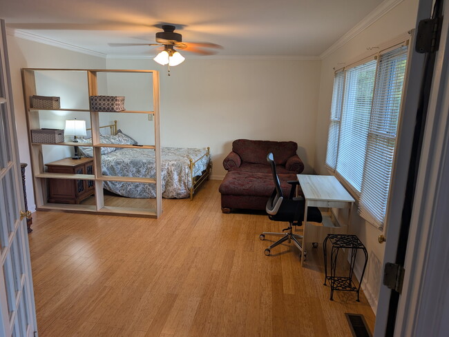 5335 Longbranch Dr Unit Room A