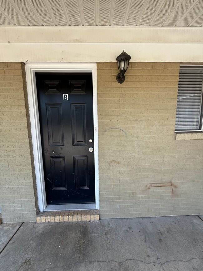 Building Photo - 210 E Parkway Dr Unit B