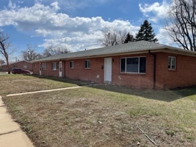 Gorgeous Remodeled 2 bedroom! Must see in... - Gorgeous Remodeled 2 bedroom!  Must see in... House