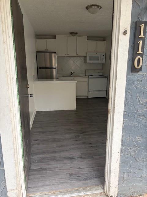 Building Photo - 1300 Parker Ln Unit 110