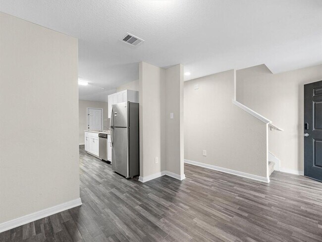 Photo - 950 Cedar Point Dr