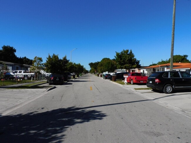 Photo - 846 W 31st St