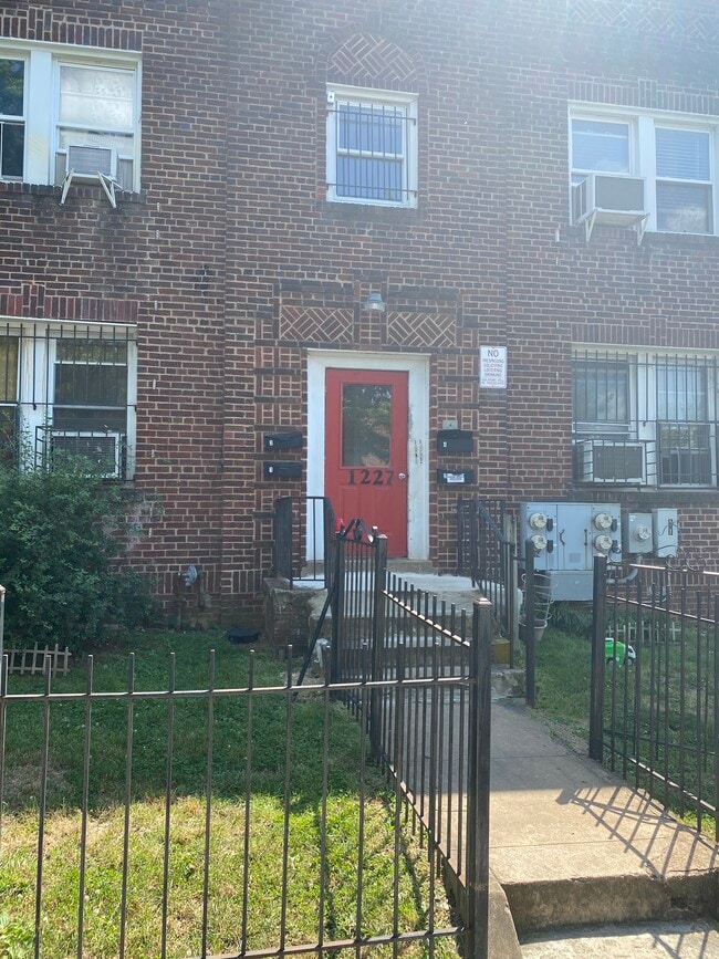 Front of the building - 1227 Holbrook Ter NE Unit 3