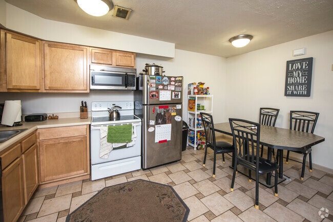 Building Photo - 55 E Woodruff Ave Rental