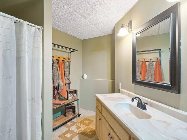 Photo - Section 8 Approved, 6 bedroom, 3 Bath Sing...