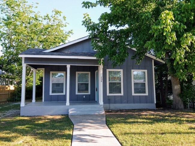 *COMING SOON* Charming 2 Bedroom, 1 Bath N... - *COMING SOON* Charming 2 Bedroom, 1 Bath N... House