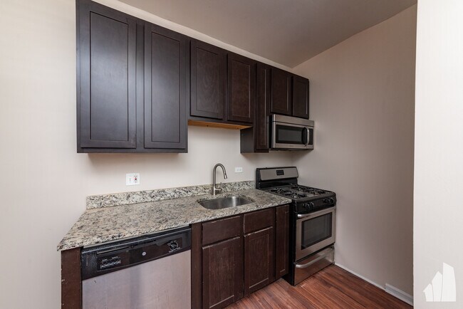 3749 W Sunnyside Ave Unit 02