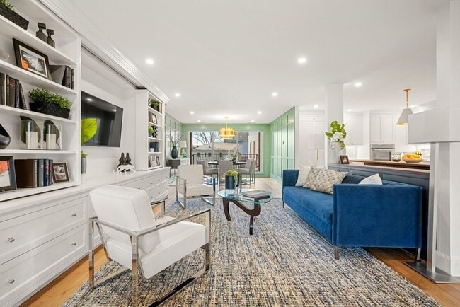 Photo - 130 Mt Auburn St Unidad 311