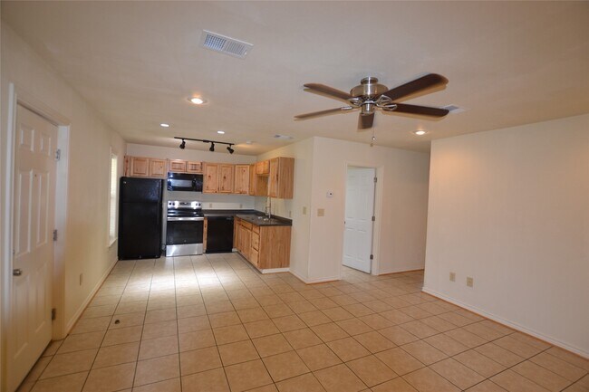 Photo - 253 Old Groveton Rd