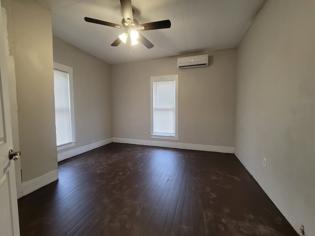 Photo - 1601 Avenue B