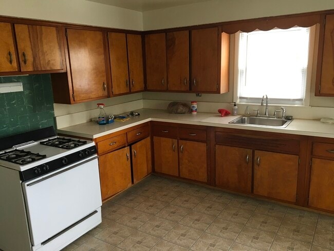 kitchen 13x16 - 207 Garfield Ave Unit 207 Garfield Ave. Bpt CT.