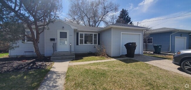 Building Photo - 2 bedroom home