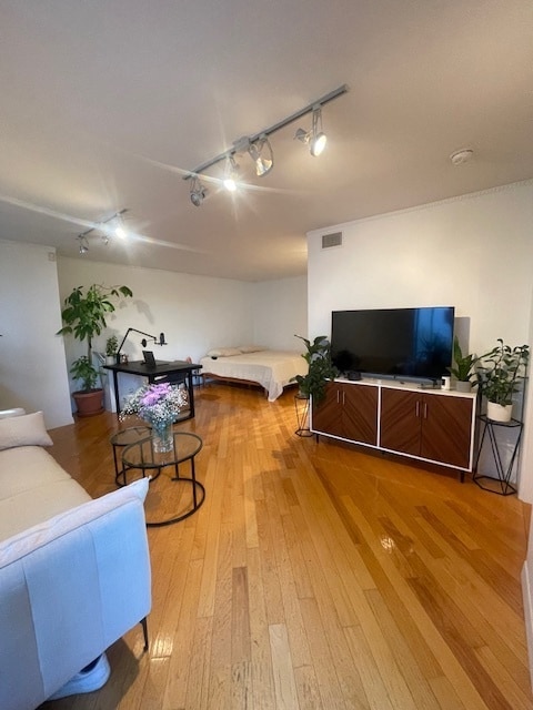 1224 Poinsettia Dr
