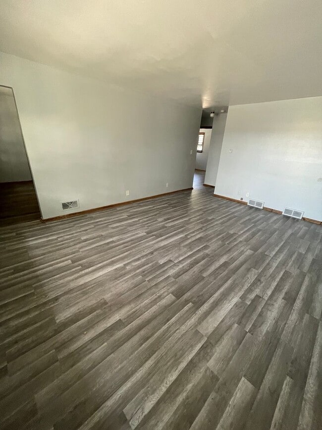 Photo - Large 3bed/1.5 bath unit! Unit Apt. 3