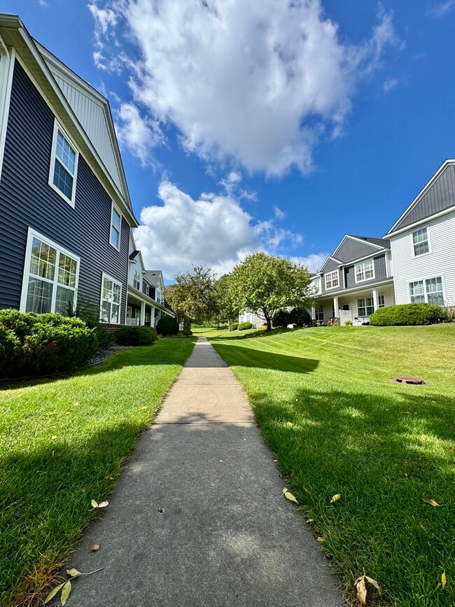 Building Photo - 6819 Narcissus Ln N