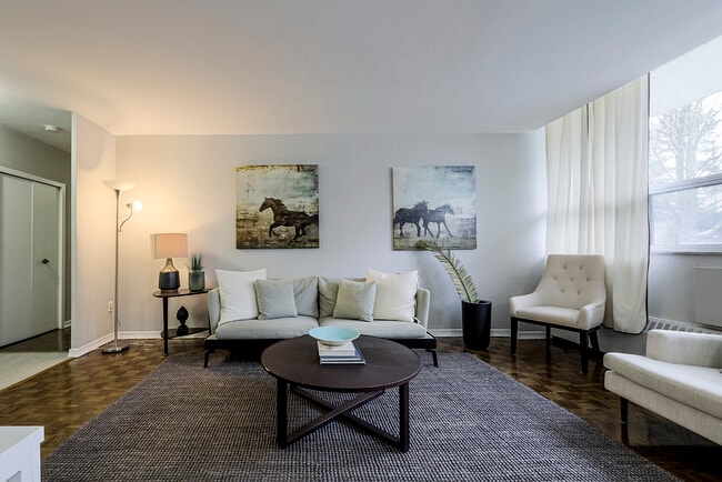 Photo - Valencia Towers North