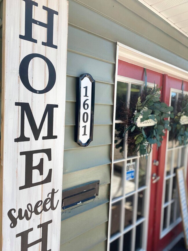 Photo - Riverwalk Apartments