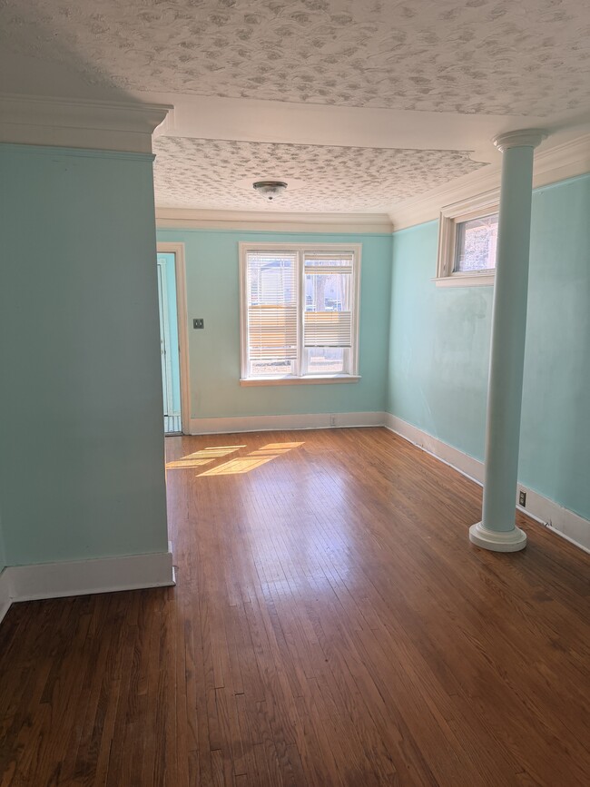 Photo - 627 9th St E