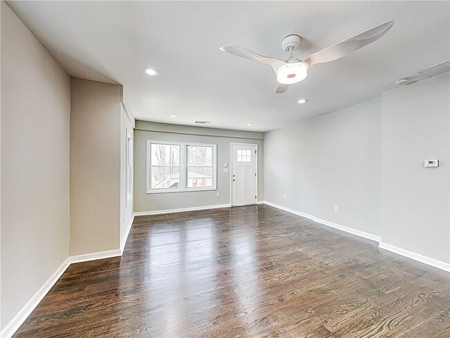 Photo - 492 Elbridge Dr NW