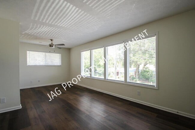 Photo - 1426 Berrier St