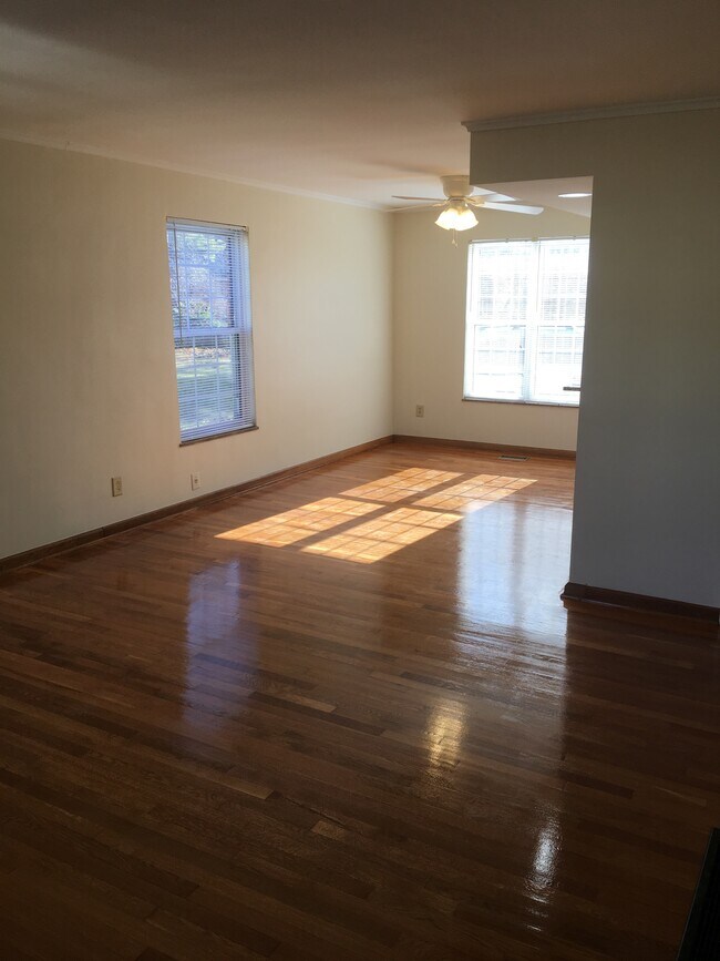 Photo - 2111 Ridgeview Rd