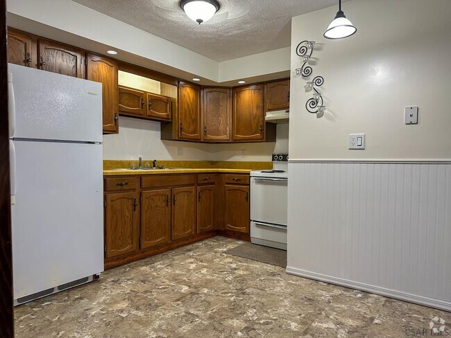 Building Photo - 2008 Forest Hills Dr Rental