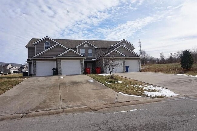 Building Photo - 712 SW Shadow Glen Dr