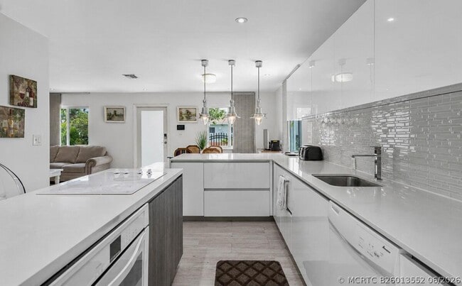 Photo - 100 NW 40th St