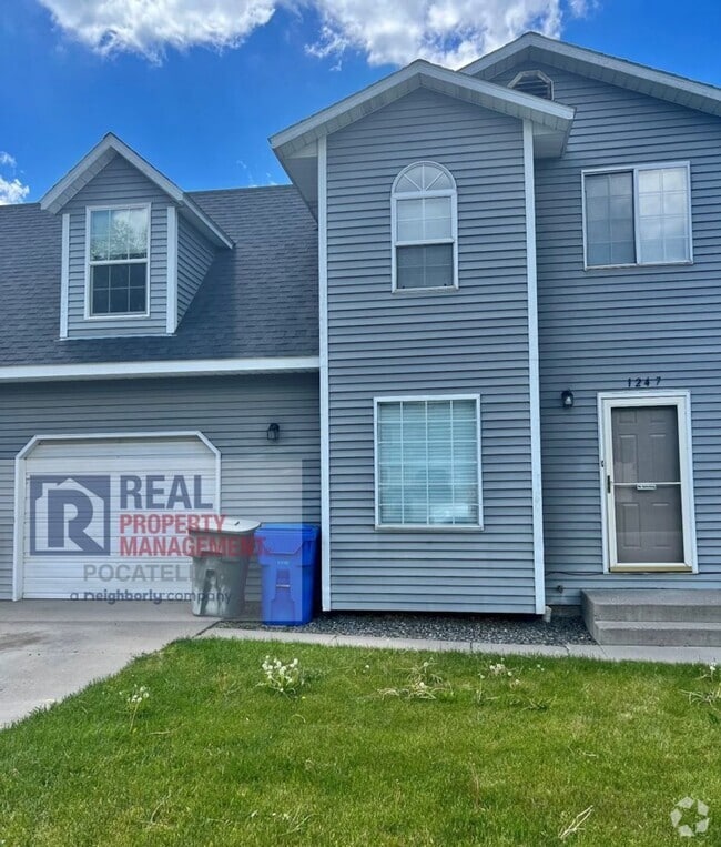 Building Photo - 3 bed 1.5 Bath Duplex - 1 Car Garage Rental