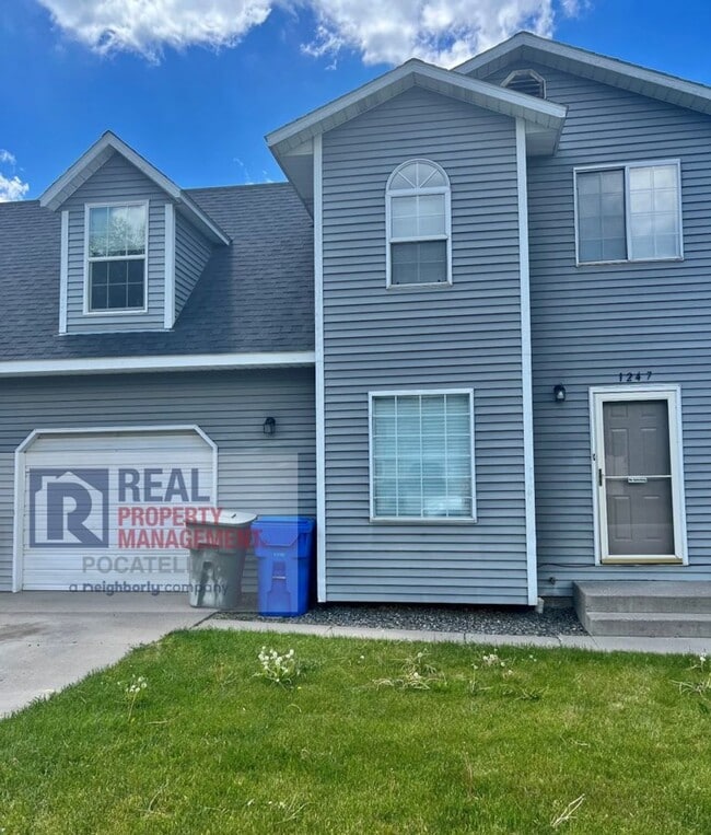 3 bed 1.5 Bath Duplex - 1 Car Garage - 3 bed 1.5 Bath Duplex - 1 Car Garage House