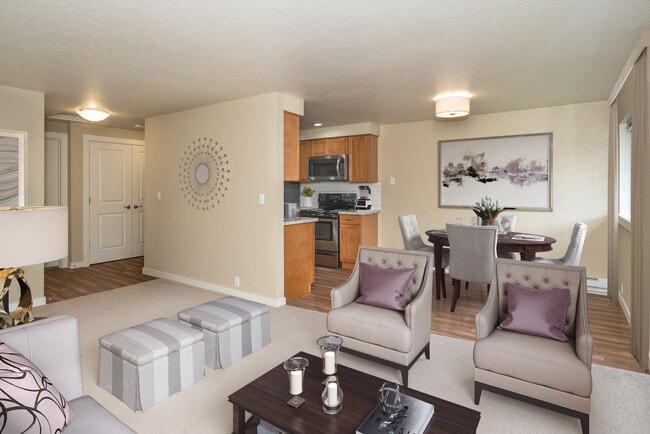 Photo - Del Mar Village Apartments